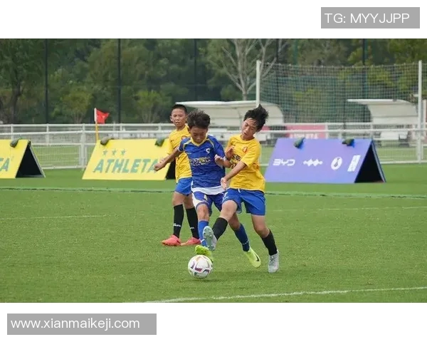 中国女孩踢足球崭露头角 逐梦绿茵场挑战世界顶级球员