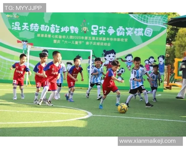 足球小星星笑翻全场 父母爆笑教育方式引发全网热议 足球小星星笑翻全场 父母爆笑教育方式引发全网热议